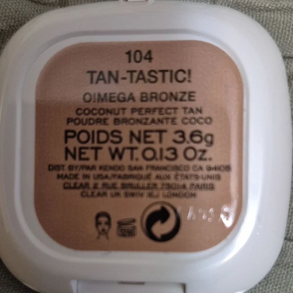 Marc Jacobs Sleek White Compact - Picture 6 of 7